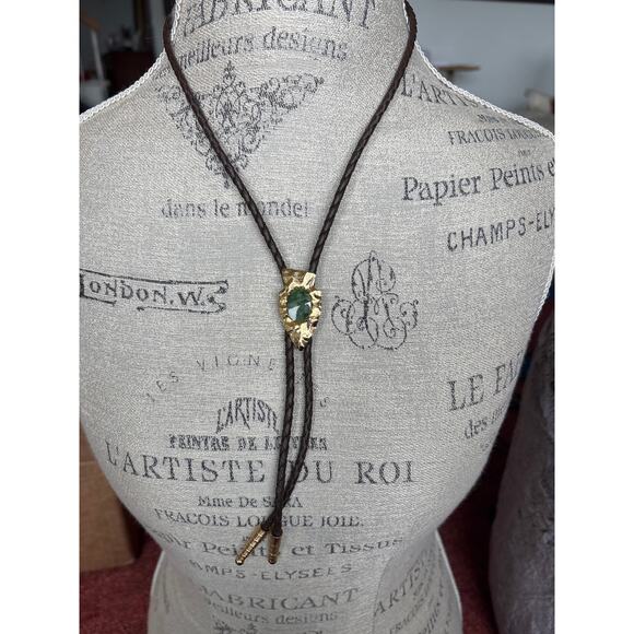 Gold Leaf Bolo Tie w/ Green Stone Unisex Western Fall Festival 2.5” - Picture 1 of 4